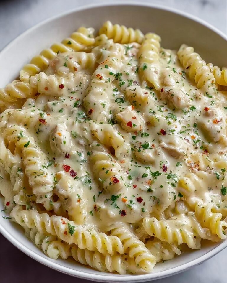 Rich & Creamy Garlic Chicken Rigatoni Recipe